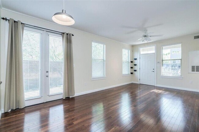 Foto del edificio - 1201 Grove Blvd