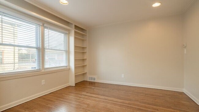 Foto del edificio - 629 E Meyer Blvd