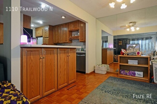 Building Photo - 1110 Trailwood N