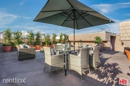 Primary Photo - 430 N Maple Dr