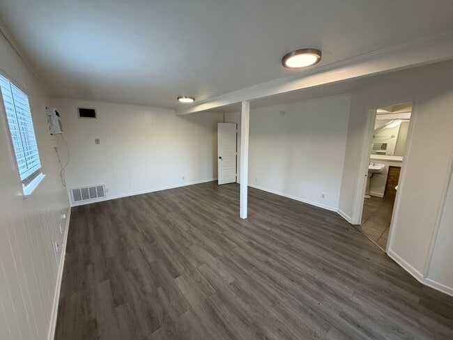 Foto del edificio - 16920 Rocky Ridge Rd