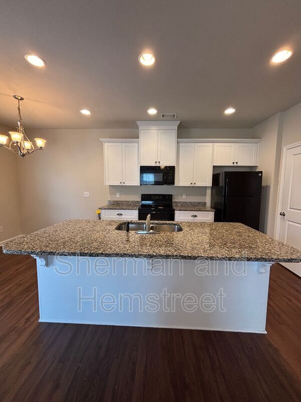 Foto del edificio - 905 Joiner Cir