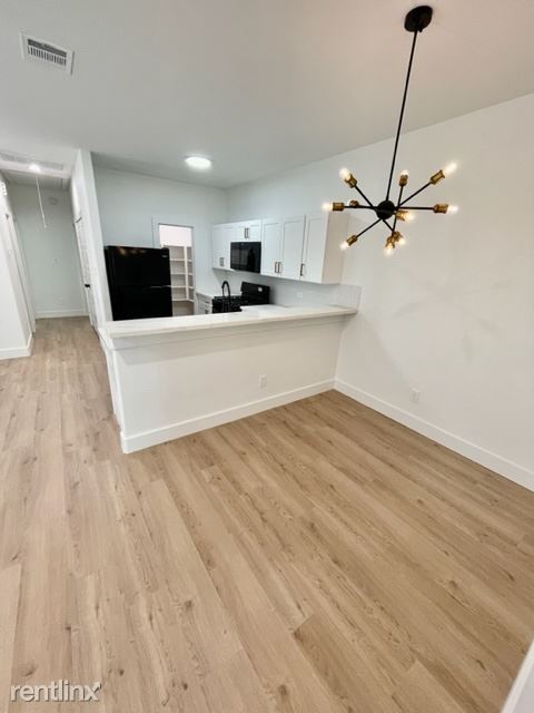 Building Photo - 3 br, 2 bath Duplex - 7205 Tippett Street B