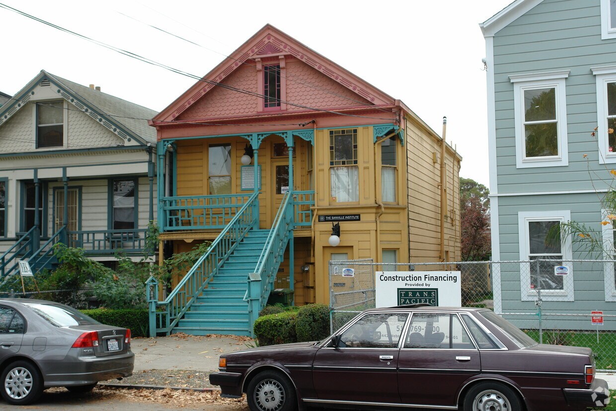 Building Photo - 2110 6th St