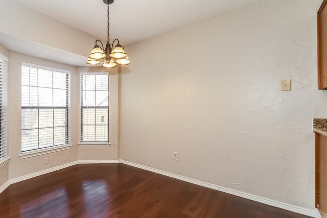 Foto del edificio - 819 Crystal Creek Ln