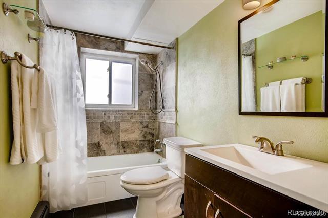 Foto del edificio - 352 S Lafayette St