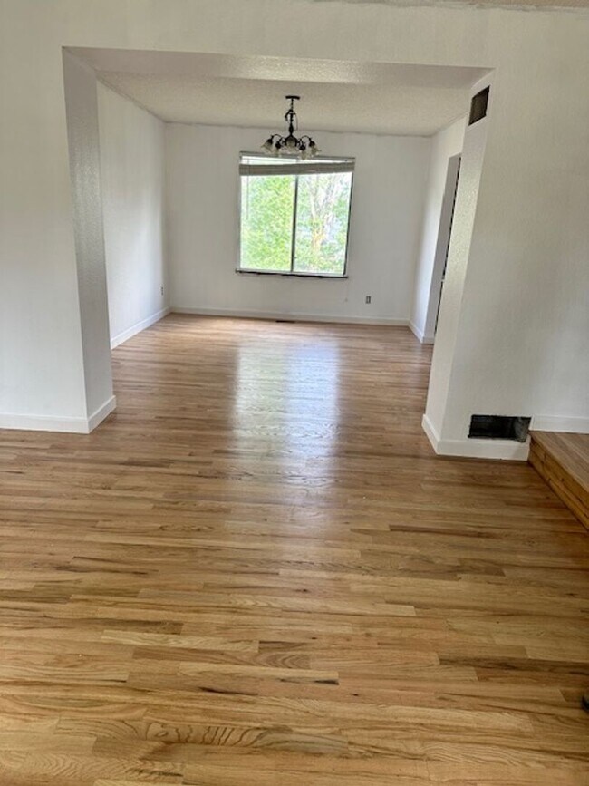 Foto del edificio - 4 Bedroom Home in Thornton