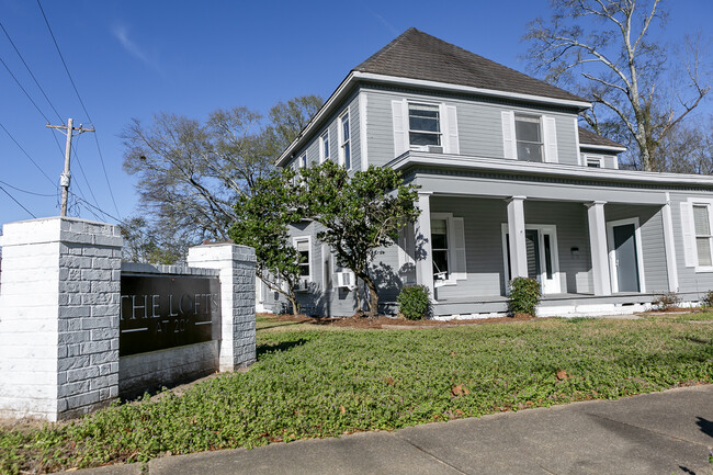 Building Photo - 201 E Arizona Ave