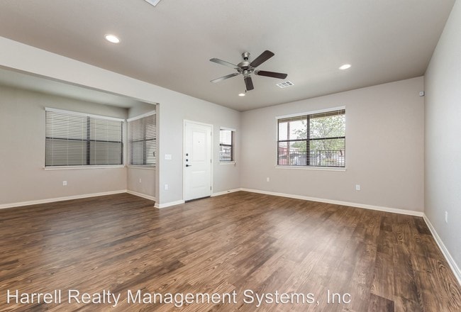 Building Photo - 400 Bosque Blvd