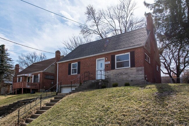 Building Photo - COVEDALE - 3+ bedroom brick cape cod  with one garage built in garage