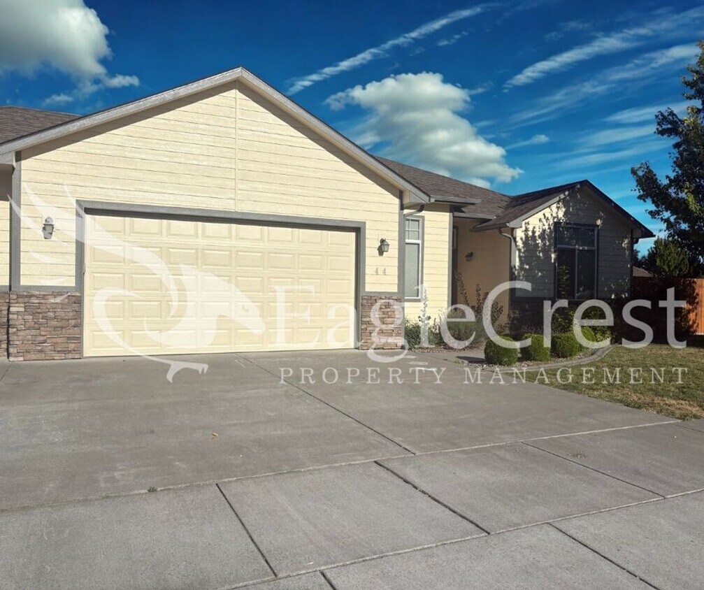 Foto del edificio - Three Bedroom, Two Bathroom House in Chape...