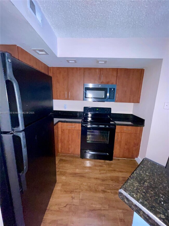 Building Photo - 12760 Vista Isles Dr