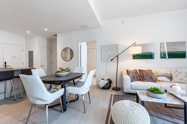 Building Photo - 2721 Hallandale Beach Blvd