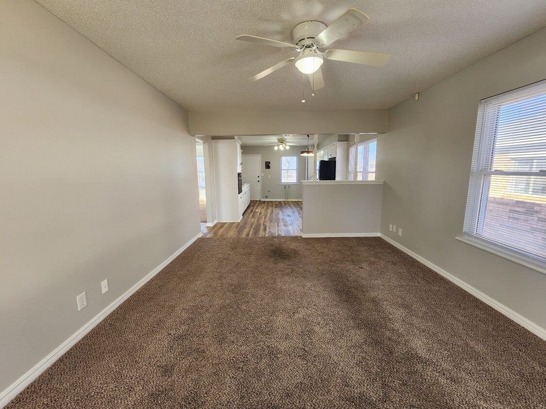 Primary Photo - Cute 2 bed 1 bath house in Shawnee