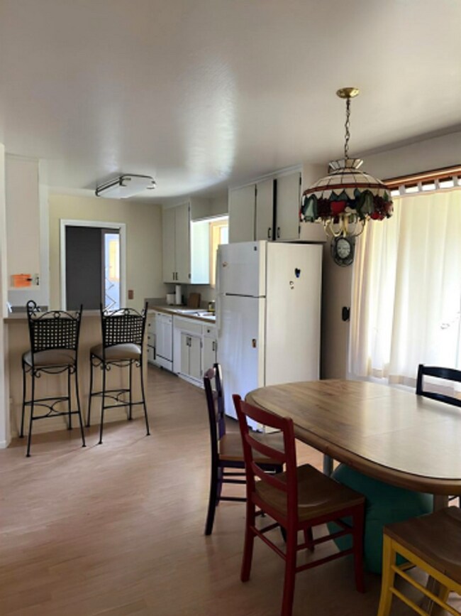Foto del edificio - Charming Fully Furnished 3 Bedroom, 1.5 Bath Home – Dog Friendly!