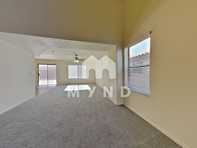 Foto del edificio - 10543 W Amelia Ave