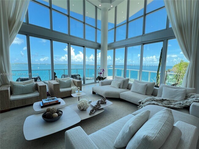 Foto del edificio - 1331 Brickell Bay Dr