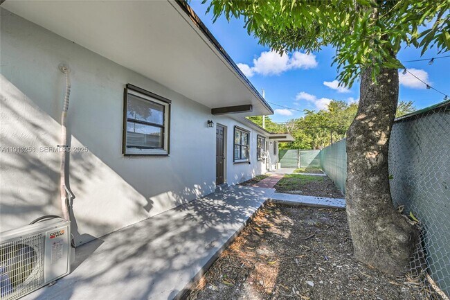 Foto del edificio - 1710 NW 9th St