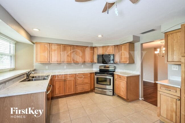 Building Photo - 1419 Argyle Dr