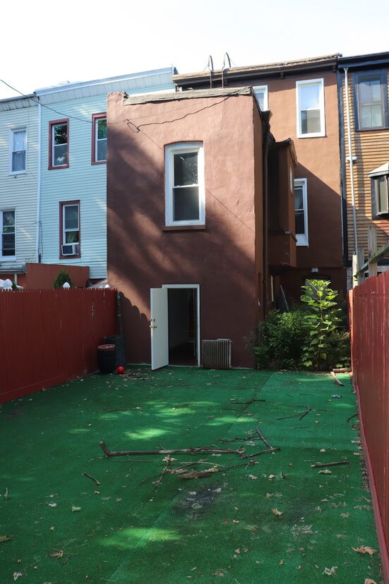 Building Photo - 32 Van Buren St