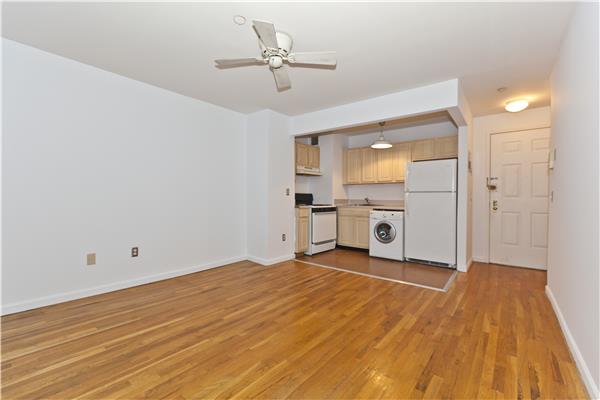 Foto del edificio - 619 E 11th St