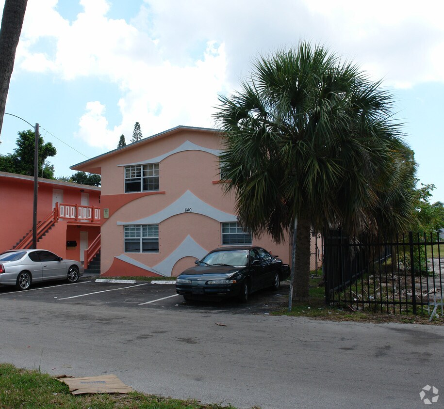 Building Photo - 640 SW 16th Ave