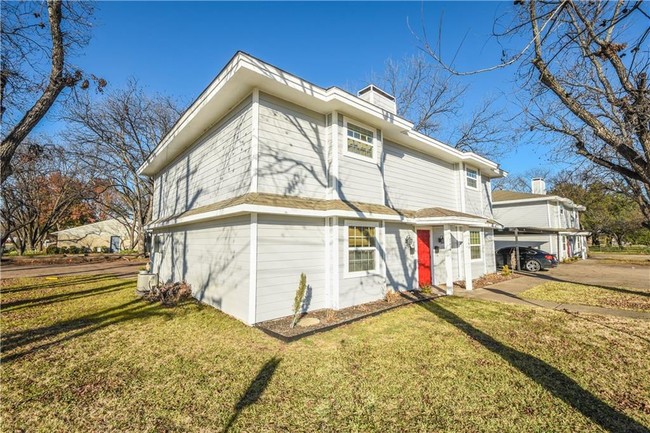 Building Photo - 202 E Rucker St