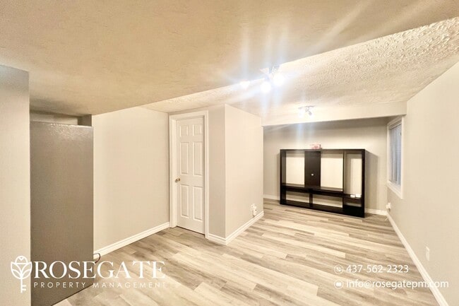 Building Photo - Spacious 2-Bedroom Unit in Waterloo – 800 ...