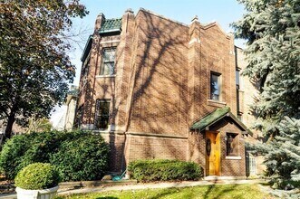 Building Photo - 2050 W Berwyn Ave
