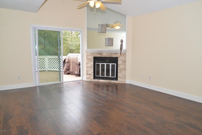 Foto del edificio - 9960 Moorings Dr