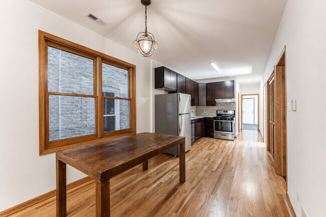Foto del edificio - 1343 N Leavitt St