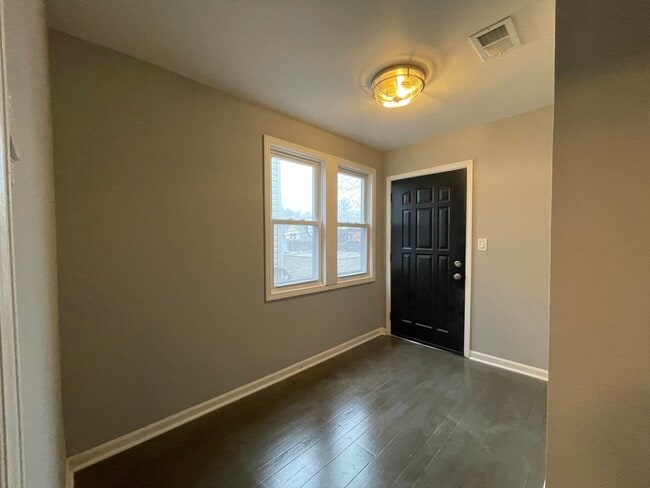 Building Photo - 1446 N Artesian Ave