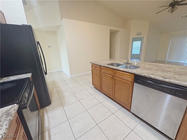 Foto del edificio - 411 Nicholas Pkwy W