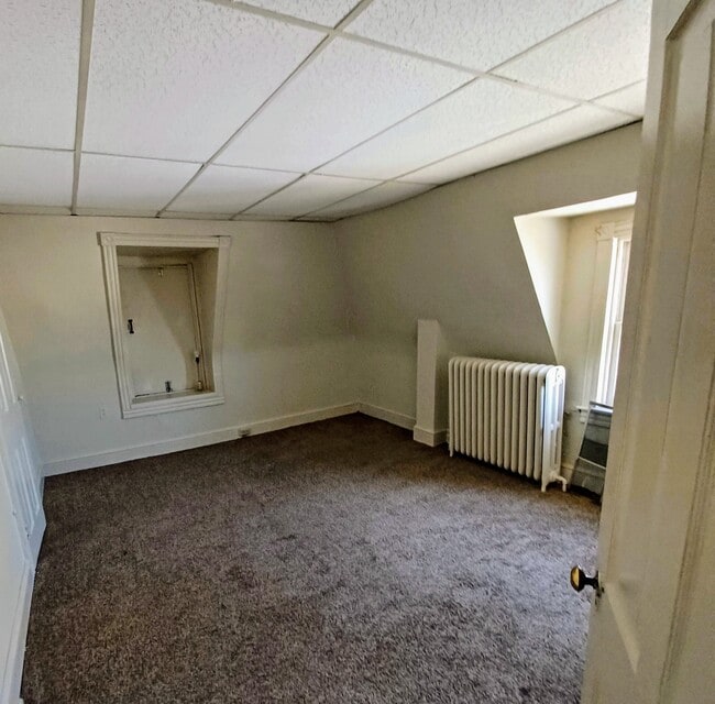 Bed$2, 12 x15. W / closet - 324 Franklin St