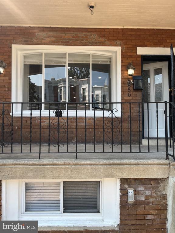Building Photo - 5856 Walton Ave