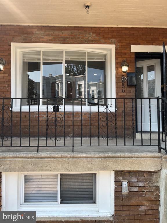 Foto del edificio - 5856 Walton Ave