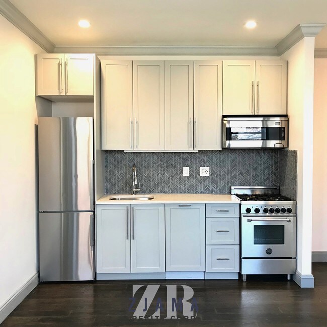 Building Photo - 1419 8th Ave