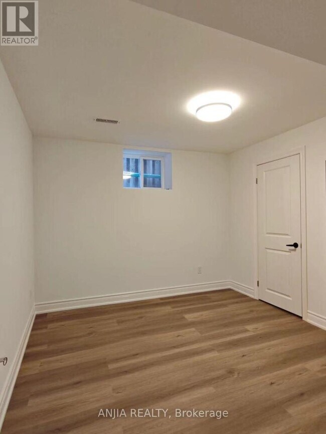 Photo du bâtiment - 36 Sharon Lee Dr