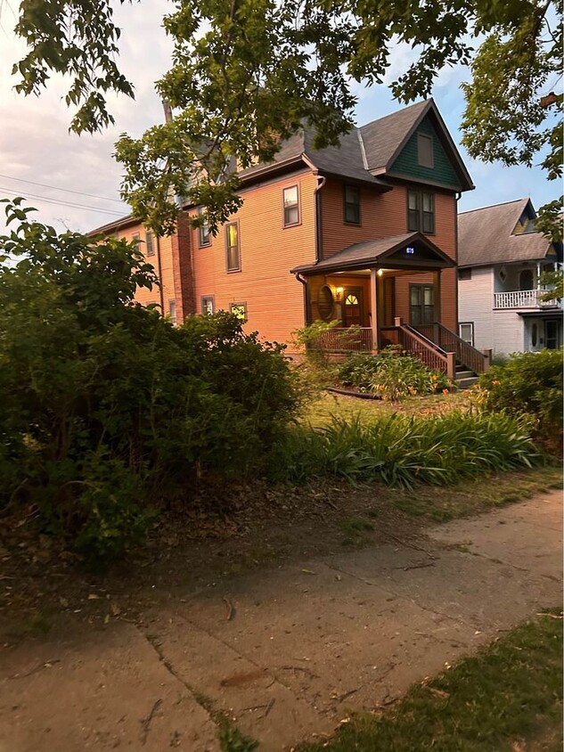 Primary Photo - 675 18th St