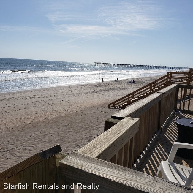 306 N Shore Dr, Surf City, NC 28445 Room for Rent in Surf City, NC