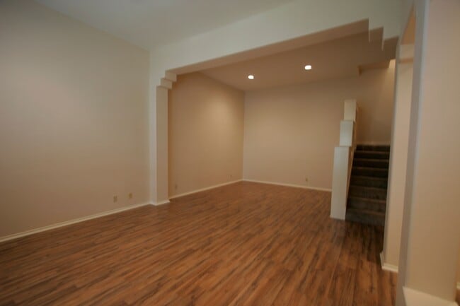 Building Photo - 207 Grandview Pl