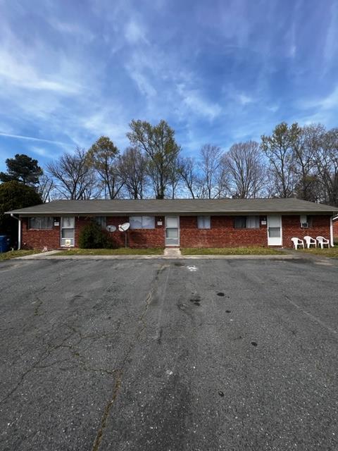 Primary Photo - 502 Lake Dr