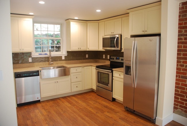 Building Photo - 10 Sunset Terrace