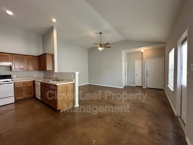 Building Photo - 5718 Golf Heights