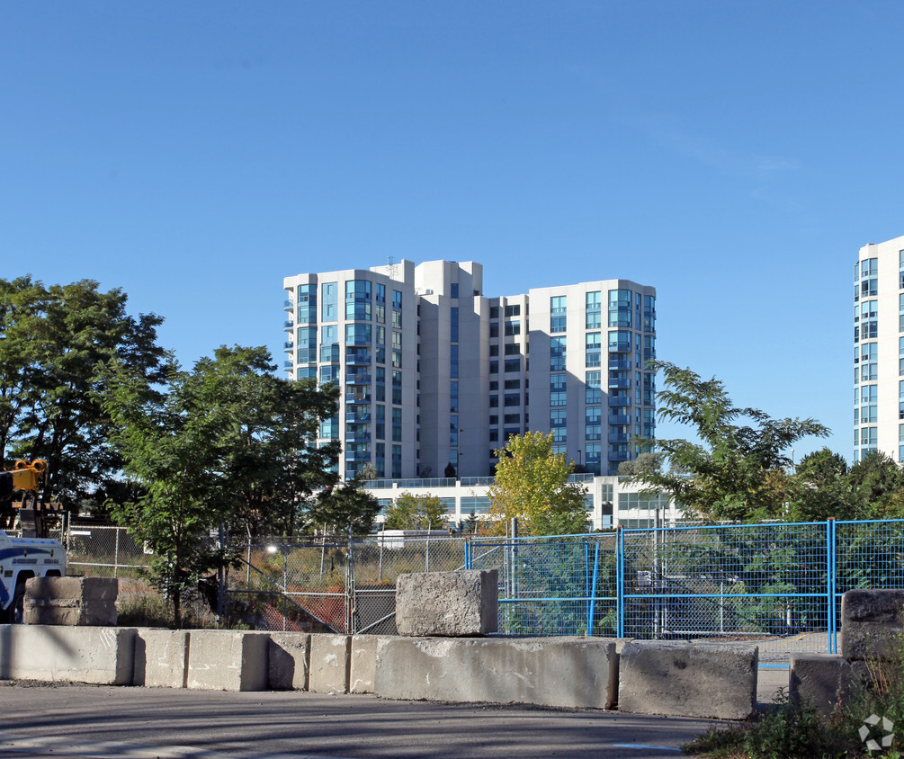 Photo du bâtiment - The Yacht Club Condominiums