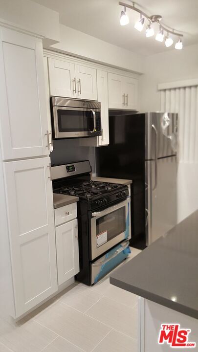 Foto del edificio - 1132 S Oakhurst Dr