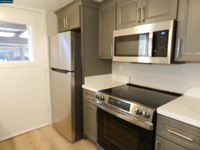 Building Photo - 5519 Roundtree Dr