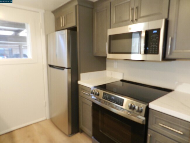 Foto del edificio - 5519 Roundtree Dr