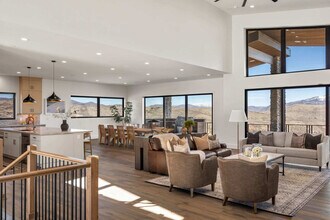 3683 E Huntley Wy