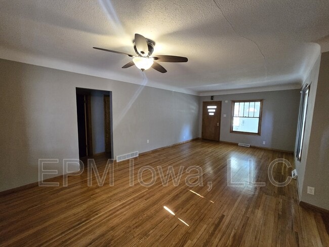 Building Photo - 1320 Leavitt St